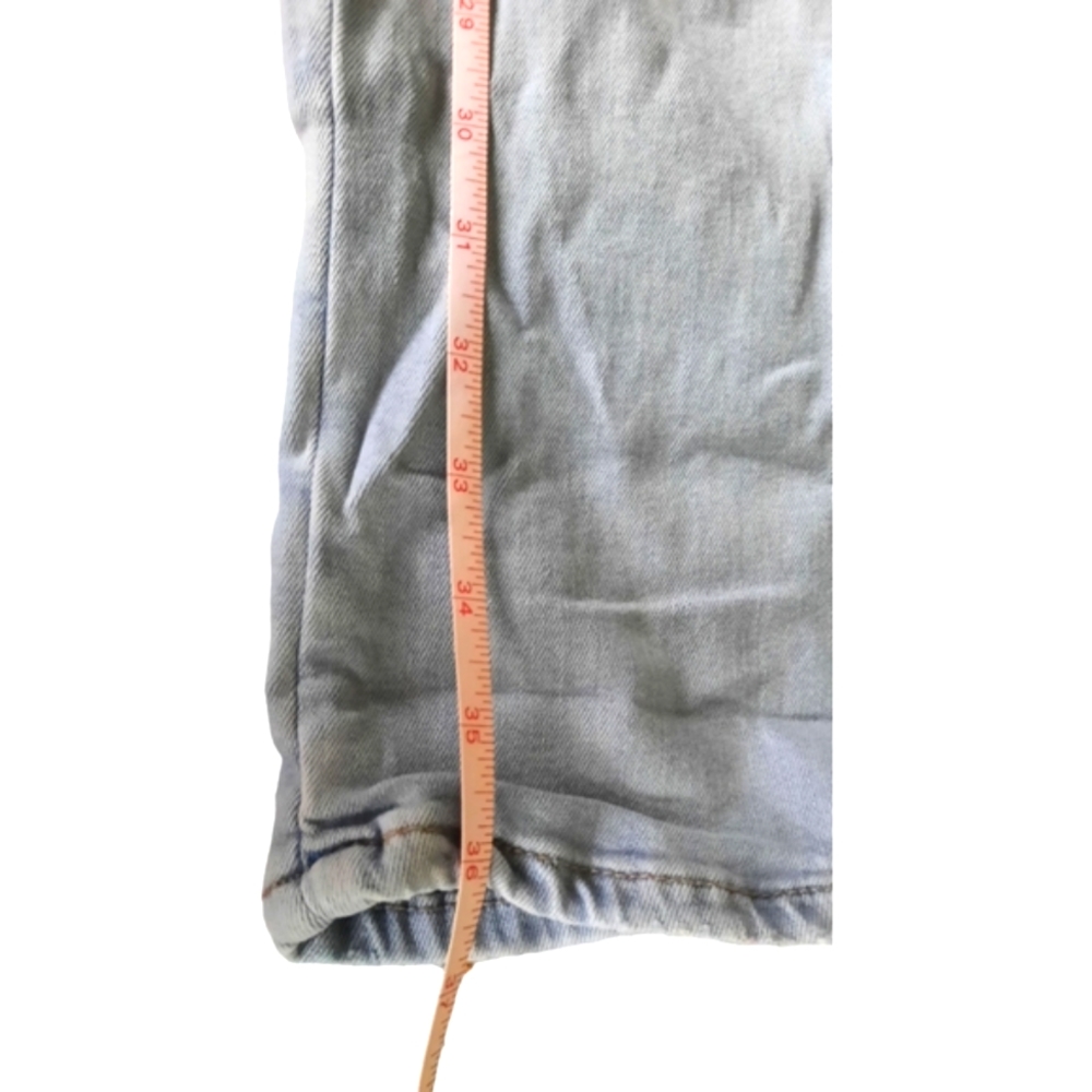 Lightwash distressed Zara jeans - Picture 5 of 7